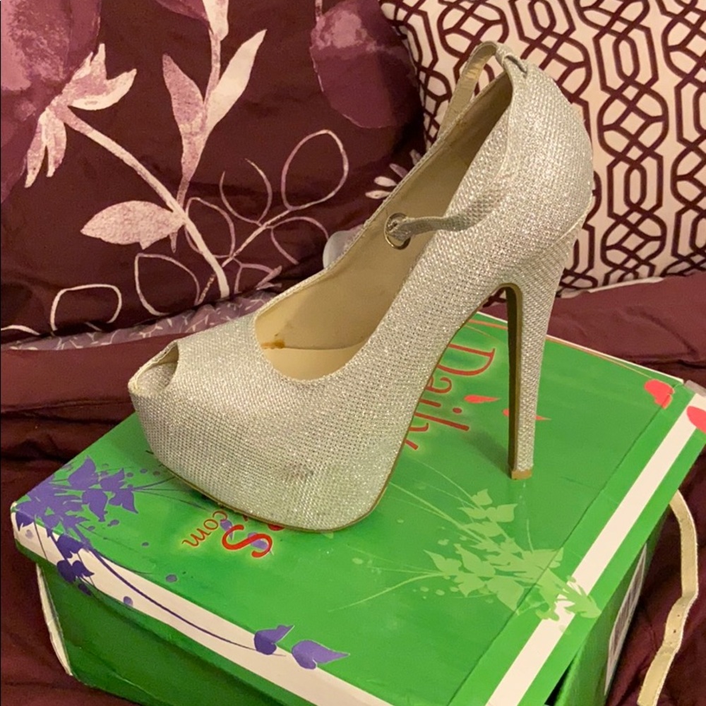 Silver glitter heel